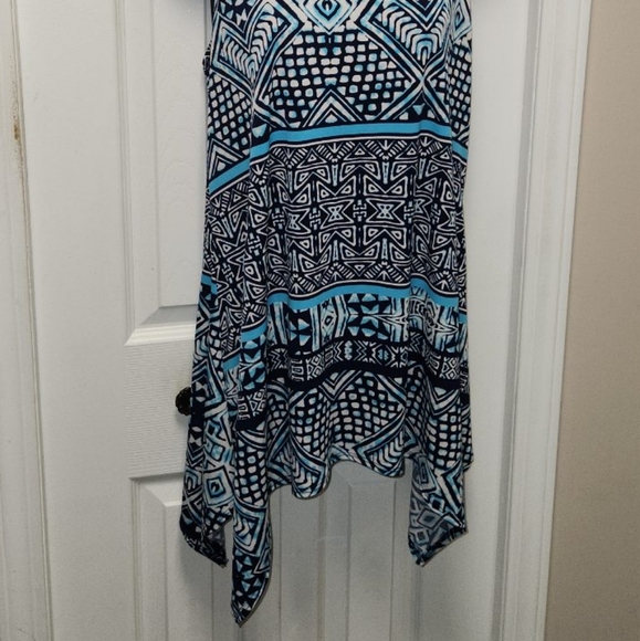 Jostar Geometric Patterned Top - Picture 7 of 8